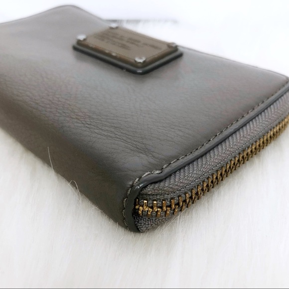 Authentic Marc Jacobs grey wallet wristlet holder - Picture 4 of 11
